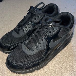 Black Nike Air Max 90s